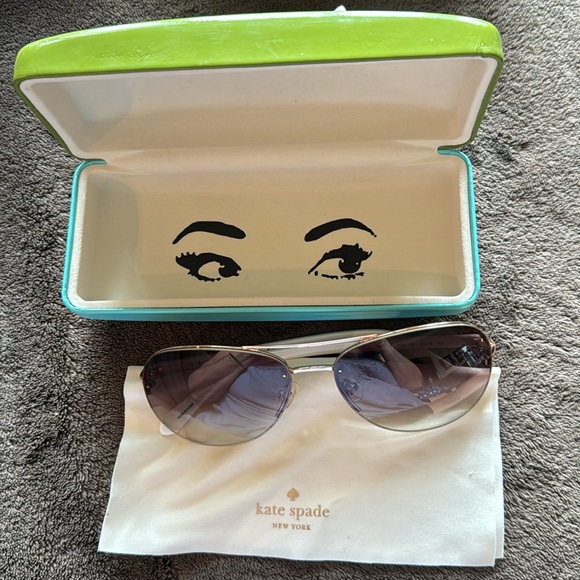 Kate Spade sunglasses, cloth & case. - Picture 3 of 9